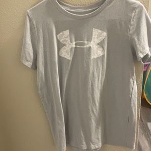 Women’s under armour tshirt